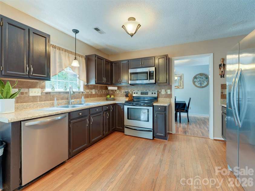 3102 Scotch Moss Court, Charlotte, NC 28269.  MLS# CAR4405057, YatesRealty ID 38676. 