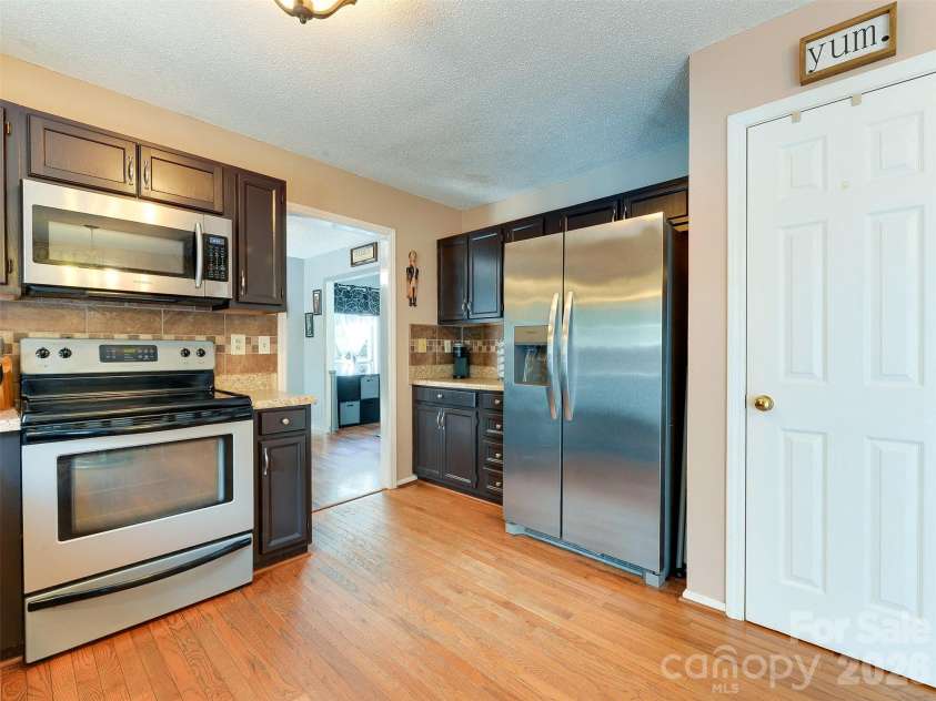 3102 Scotch Moss Court, Charlotte, NC 28269.  MLS# CAR4405057, YatesRealty ID 38676. 