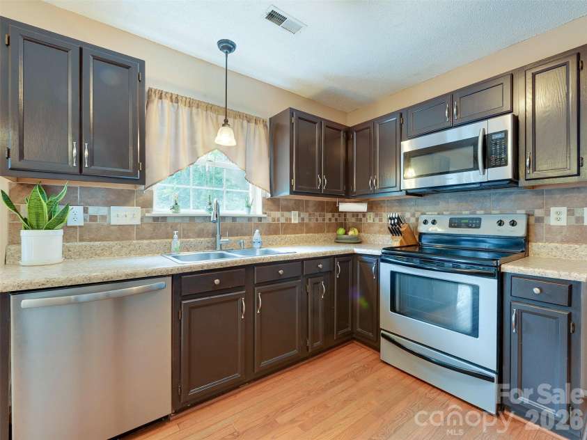 3102 Scotch Moss Court, Charlotte, NC 28269.  MLS# CAR4405057, YatesRealty ID 38676. 
