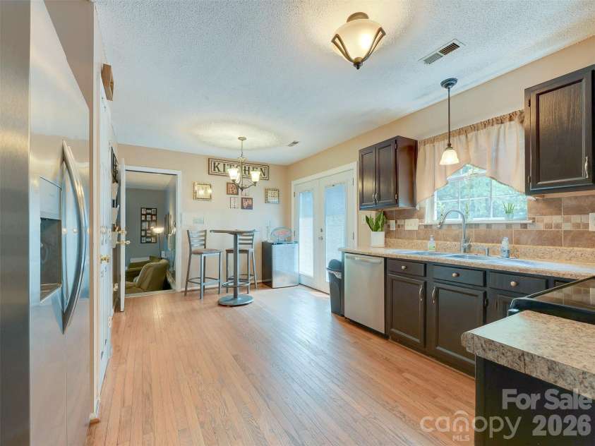 3102 Scotch Moss Court, Charlotte, NC 28269.  MLS# CAR4405057, YatesRealty ID 38676. 