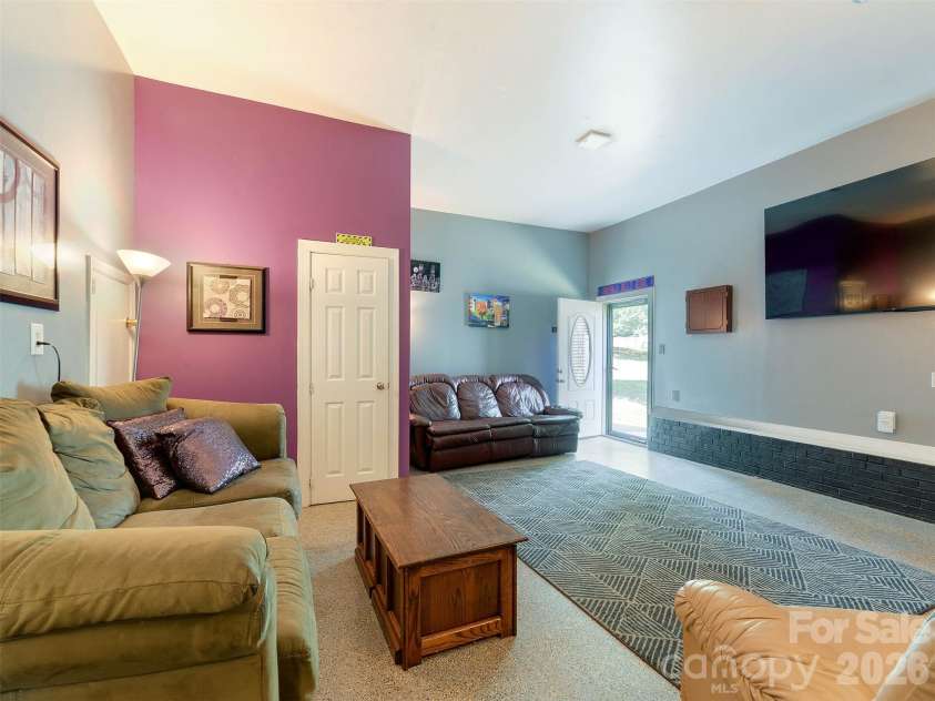 3102 Scotch Moss Court, Charlotte, NC 28269.  MLS# CAR4405057, YatesRealty ID 38676. 