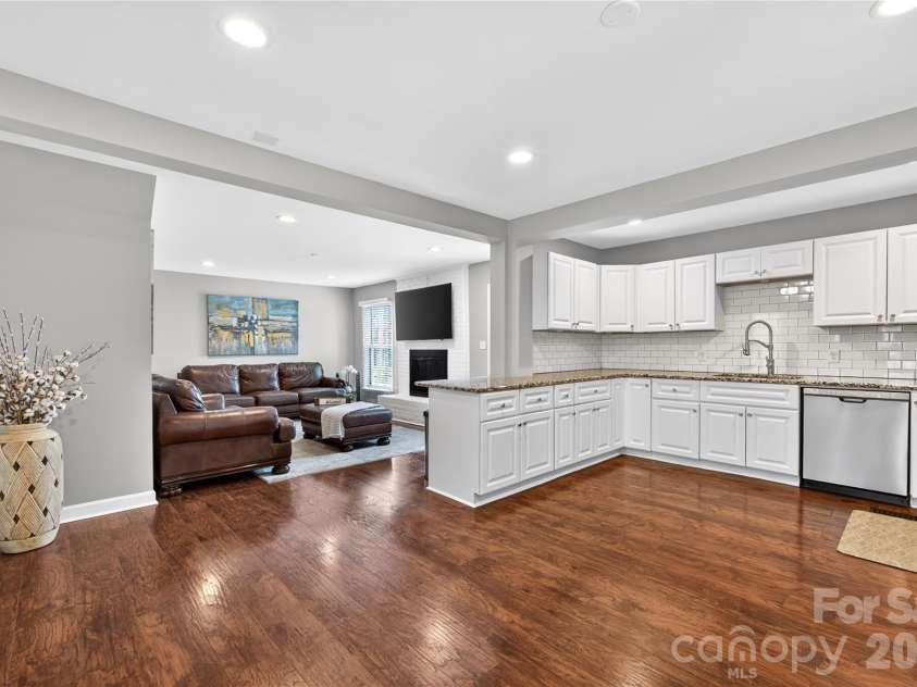 3231 Windrow Lane, Matthews, NC 28105.  MLS# CAR4399150, YatesRealty ID 38678. 