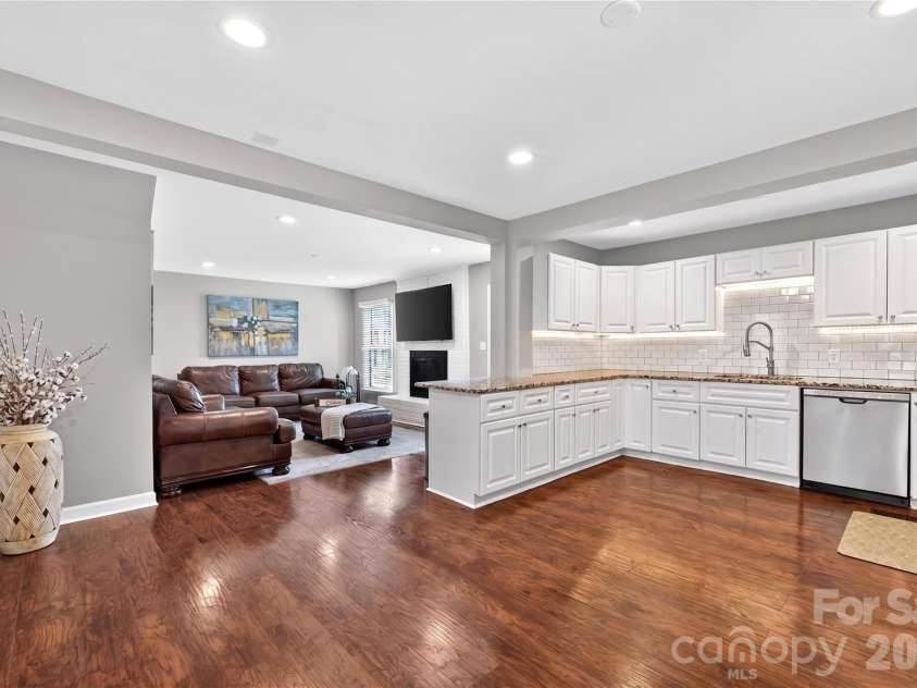3231 Windrow Lane, Matthews, NC 28105.  MLS# CAR4399150, YatesRealty ID 38678. 
