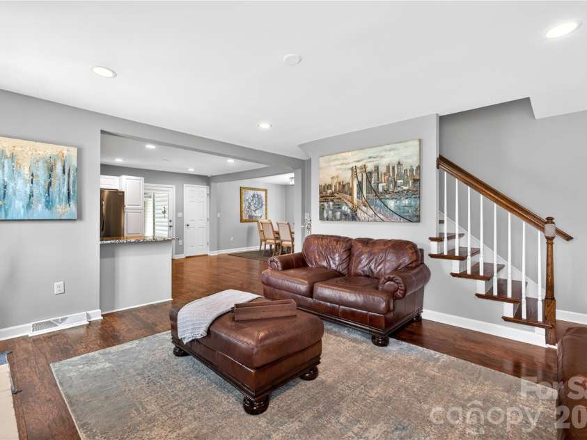 3231 Windrow Lane, Matthews, NC 28105.  MLS# CAR4399150, YatesRealty ID 38678. 