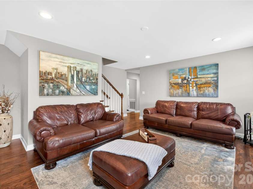 3231 Windrow Lane, Matthews, NC 28105.  MLS# CAR4399150, YatesRealty ID 38678. 
