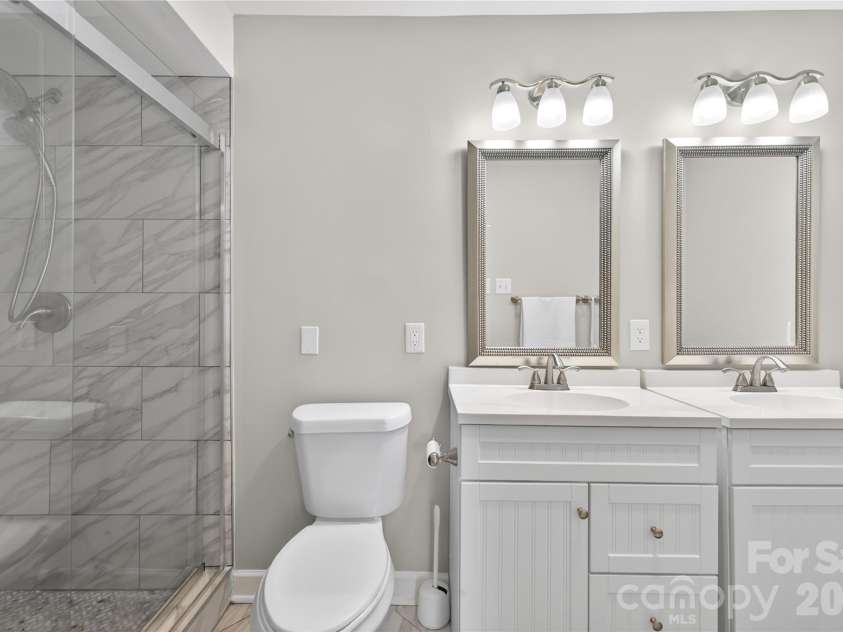 3231 Windrow Lane, Matthews, NC 28105.  MLS# CAR4399150, YatesRealty ID 38678. 