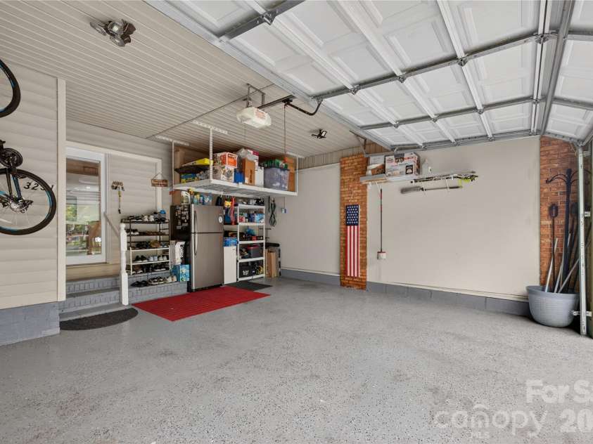3231 Windrow Lane, Matthews, NC 28105.  MLS# CAR4399150, YatesRealty ID 38678. 