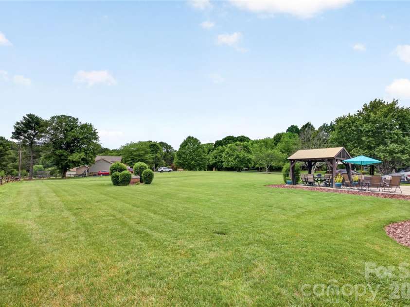 3231 Windrow Lane, Matthews, NC 28105.  MLS# CAR4399150, YatesRealty ID 38678. 