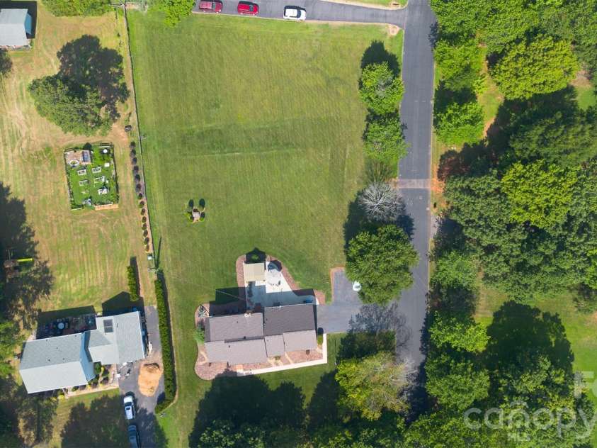 3231 Windrow Lane, Matthews, NC 28105.  MLS# CAR4399150, YatesRealty ID 38678. 