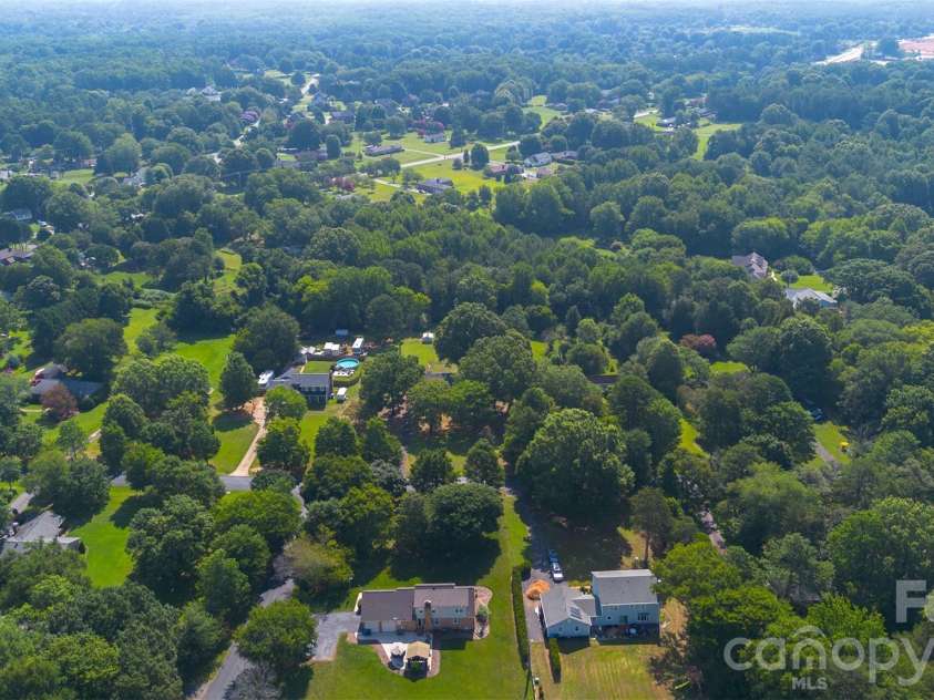 3231 Windrow Lane, Matthews, NC 28105.  MLS# CAR4399150, YatesRealty ID 38678. 