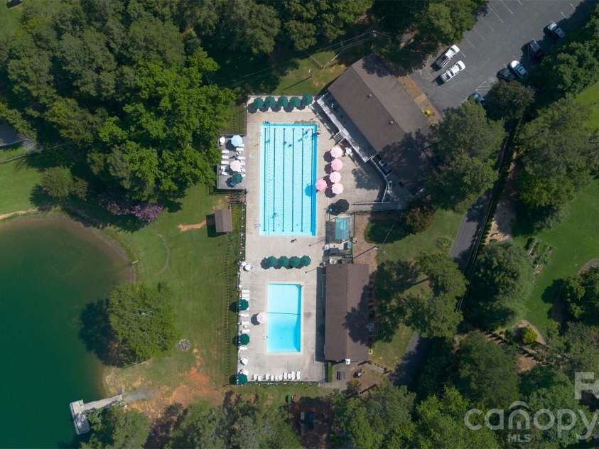 3231 Windrow Lane, Matthews, NC 28105.  MLS# CAR4399150, YatesRealty ID 38678. 