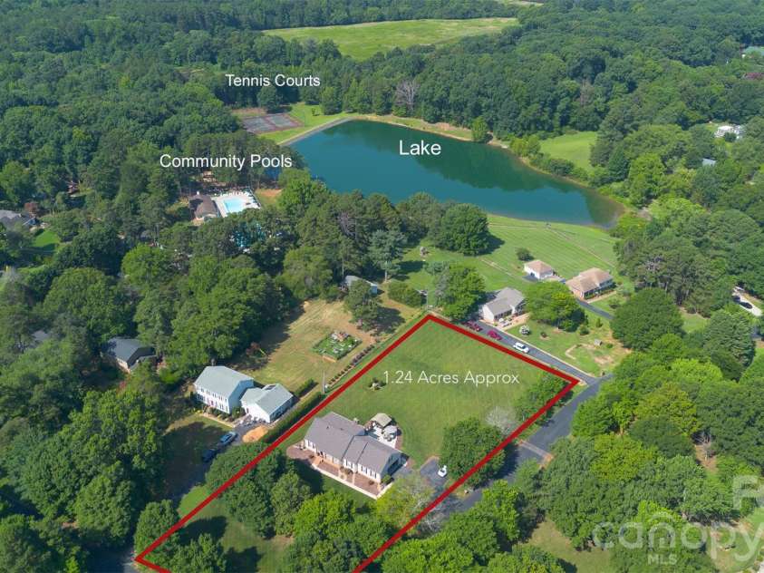 3231 Windrow Lane, Matthews, NC 28105.  MLS# CAR4399150, YatesRealty ID 38678. 