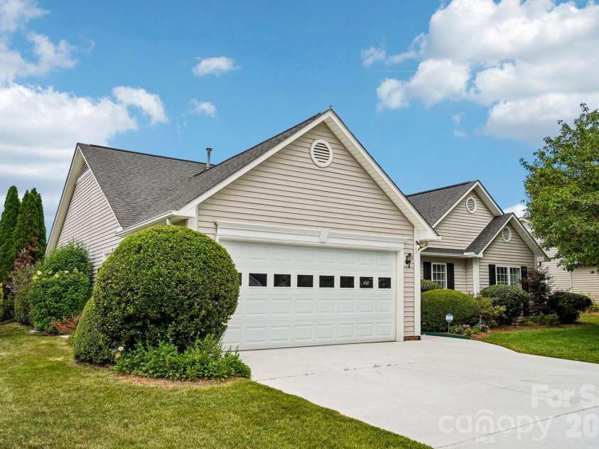 37 Stonehollow Road, Fletcher, NC 28732.  MLS# CAR4388696, YatesRealty ID 38679. 
