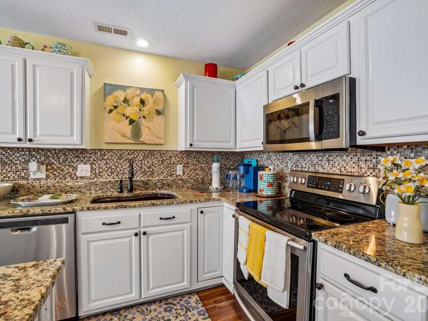 37 Stonehollow Road, Fletcher, NC 28732.  MLS# CAR4388696, YatesRealty ID 38679. 