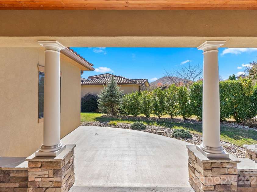 4 Pacifico Drive, Asheville, NC 28806.  MLS# CAR4318264, YatesRealty ID 3868. Beautifully Landscaped 