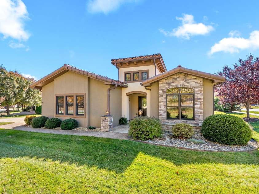 4 Pacifico Drive, Asheville, NC 28806.  MLS# CAR4318264, YatesRealty ID 3868. Easy, One-Level Living 