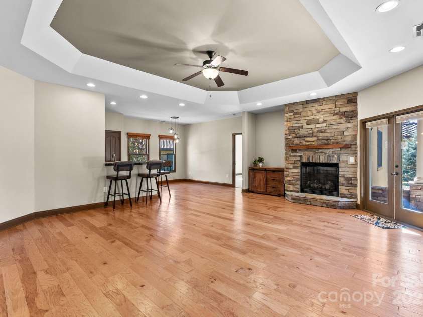 4 Pacifico Drive, Asheville, NC 28806.  MLS# CAR4318264, YatesRealty ID 3868. Flowing, Open Floor Plan 