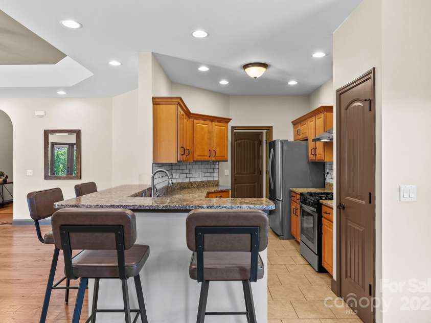 4 Pacifico Drive, Asheville, NC 28806.  MLS# CAR4318264, YatesRealty ID 3868. Great of Entertaining 