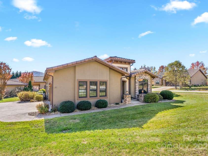 4 Pacifico Drive, Asheville, NC 28806.  MLS# CAR4318264, YatesRealty ID 3868. Low HOA Includes Lawn Maintenance 