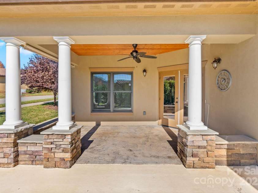 4 Pacifico Drive, Asheville, NC 28806.  MLS# CAR4318264, YatesRealty ID 3868. Perfect Spot to Unwind 