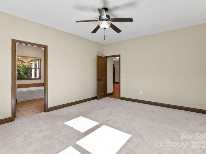 4 Pacifico Drive, Asheville, NC 28806.  MLS# CAR4318264, YatesRealty ID 3868. Private Primary Suite 