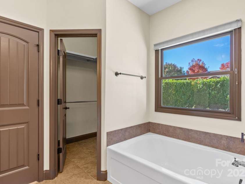 4 Pacifico Drive, Asheville, NC 28806.  MLS# CAR4318264, YatesRealty ID 3868. Two Walk-in Closets