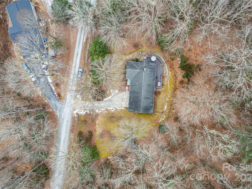 40 Lochencove Ridge Road, Brevard, NC 28712.  MLS# CAR4214104, YatesRealty ID 3868. 