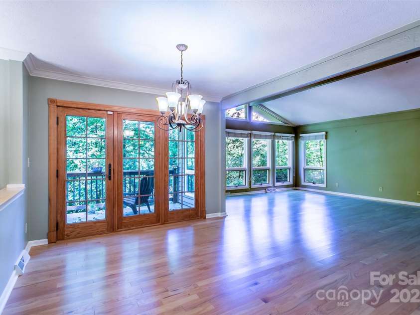 40 Lochencove Ridge Road, Brevard, NC 28712.  MLS# CAR4214104, YatesRealty ID 3868. 