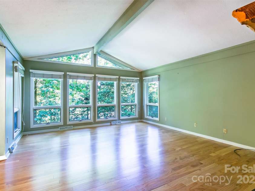 40 Lochencove Ridge Road, Brevard, NC 28712.  MLS# CAR4214104, YatesRealty ID 3868. 