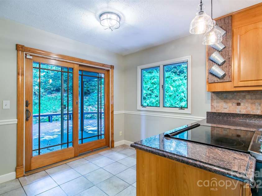 40 Lochencove Ridge Road, Brevard, NC 28712.  MLS# CAR4214104, YatesRealty ID 3868. 