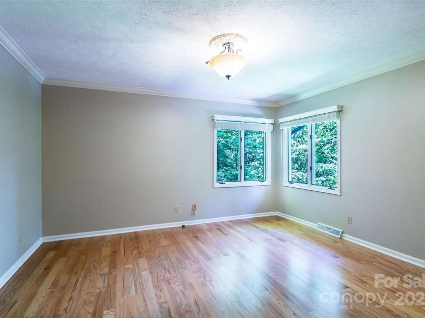 40 Lochencove Ridge Road, Brevard, NC 28712.  MLS# CAR4214104, YatesRealty ID 3868. 