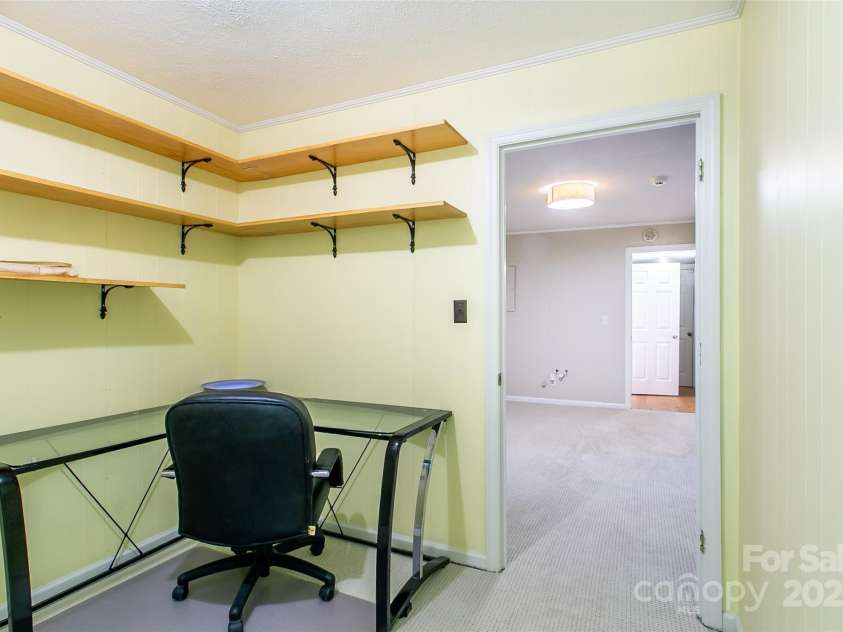 40 Lochencove Ridge Road, Brevard, NC 28712.  MLS# CAR4214104, YatesRealty ID 3868. 