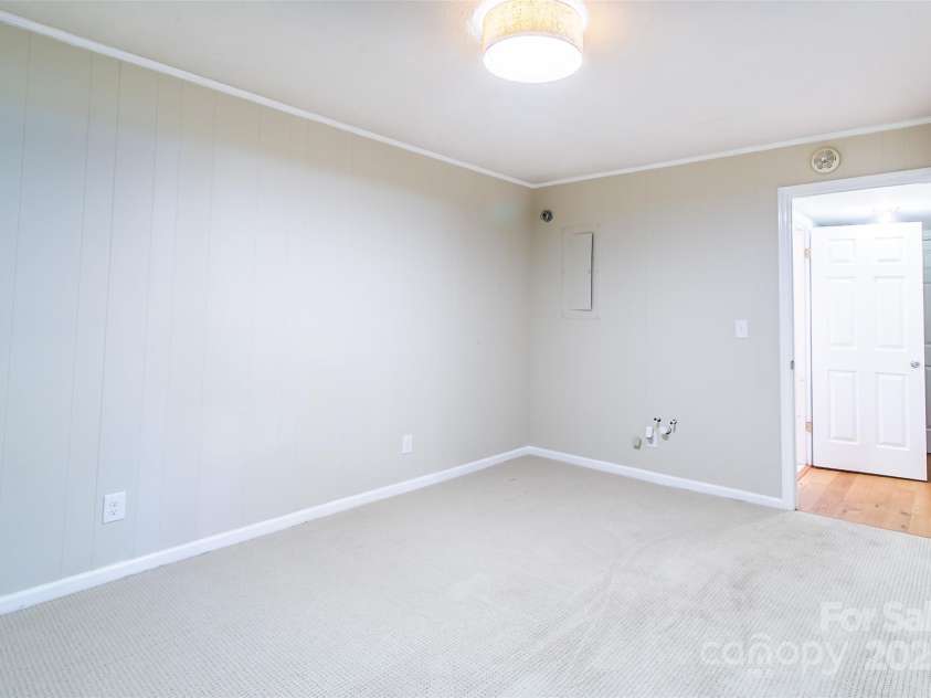 40 Lochencove Ridge Road, Brevard, NC 28712.  MLS# CAR4214104, YatesRealty ID 3868. 