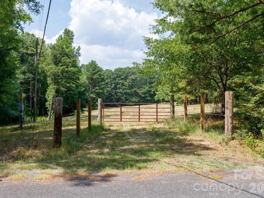 410 Ole Simpson Place, Catawba, SC 29704.  MLS# CAR4405221, YatesRealty ID 38680. 