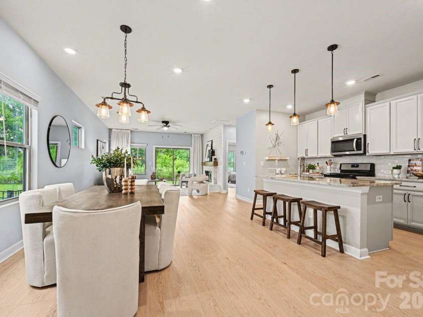 6702 Good News Drive, Charlotte, NC 28215.  MLS# CAR4402293, YatesRealty ID 38682. 