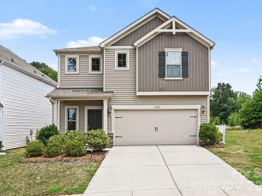 6702 Good News Drive, Charlotte, NC 28215.  MLS# CAR4402293, YatesRealty ID 38682. Front Exterior