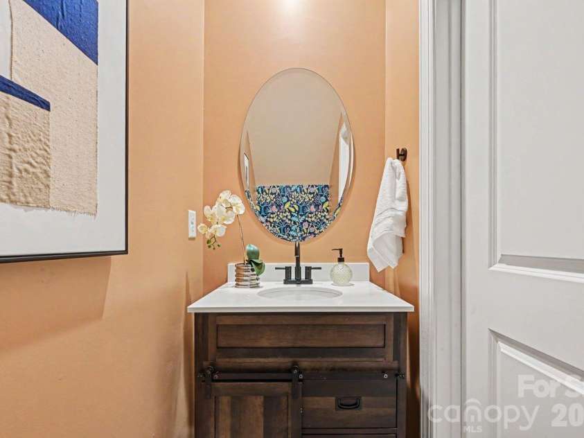 6702 Good News Drive, Charlotte, NC 28215.  MLS# CAR4402293, YatesRealty ID 38682. Half Bathroom