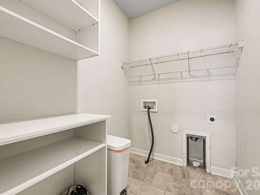 6702 Good News Drive, Charlotte, NC 28215.  MLS# CAR4402293, YatesRealty ID 38682. Laundry
