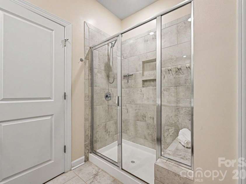 6702 Good News Drive, Charlotte, NC 28215.  MLS# CAR4402293, YatesRealty ID 38682. Master Bathroom