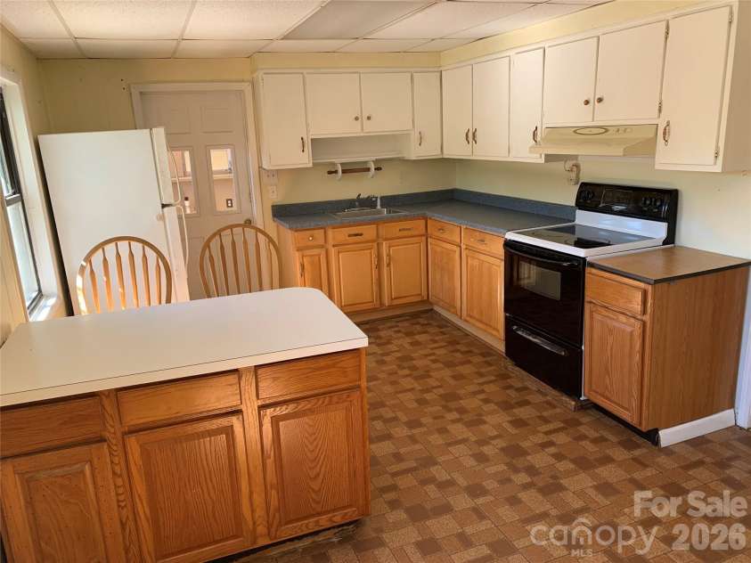 465 Bee Tree Road, Swannanoa, NC 28778.  MLS# CAR4367648, YatesRealty ID 38683. Kitchen