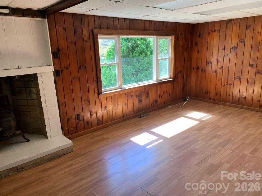 465 Bee Tree Road, Swannanoa, NC 28778.  MLS# CAR4367648, YatesRealty ID 38683. Livingroom