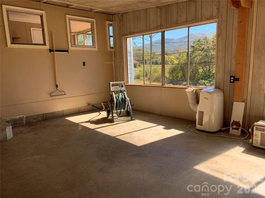 465 Bee Tree Road, Swannanoa, NC 28778.  MLS# CAR4367648, YatesRealty ID 38683. Recreation Room
