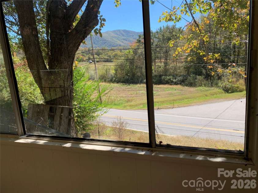 465 Bee Tree Road, Swannanoa, NC 28778.  MLS# CAR4367648, YatesRealty ID 38683. Sun Room
