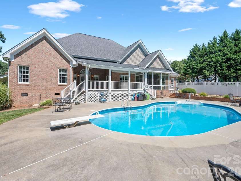 1851 29th Avenue Place, Hickory, NC 28601.  MLS# CAR4404281, YatesRealty ID 38684. 