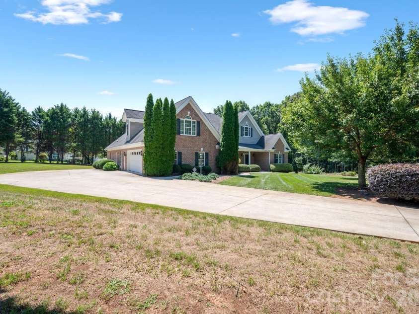 1851 29th Avenue Place, Hickory, NC 28601.  MLS# CAR4404281, YatesRealty ID 38684. 