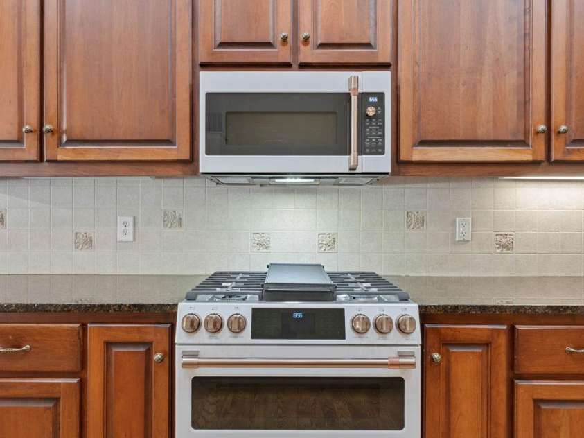 1851 29th Avenue Place, Hickory, NC 28601.  MLS# CAR4404281, YatesRealty ID 38684. 