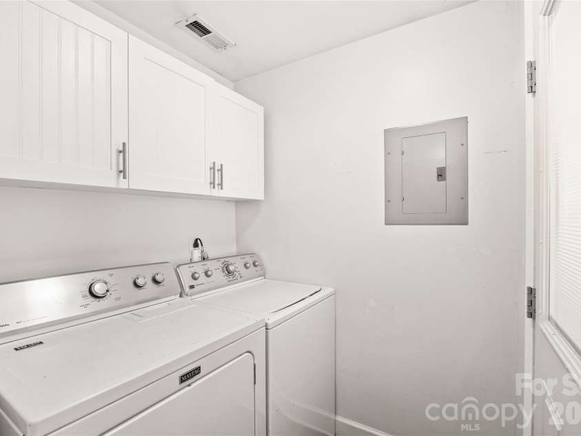 1562 Pecan Avenue, Charlotte, NC 28205.  MLS# CAR4401699, YatesRealty ID 38685. 