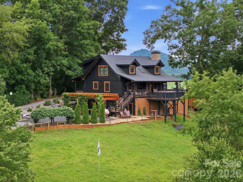 206 Hamlet Drive, Burnsville, NC 28714.  MLS# CAR4399818, YatesRealty ID 38687. 