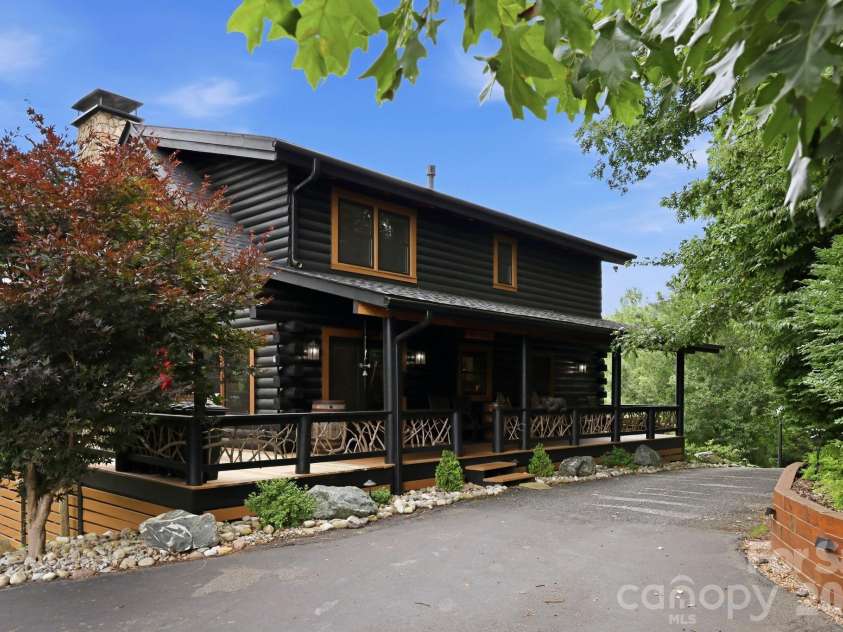 206 Hamlet Drive, Burnsville, NC 28714.  MLS# CAR4399818, YatesRealty ID 38687. 