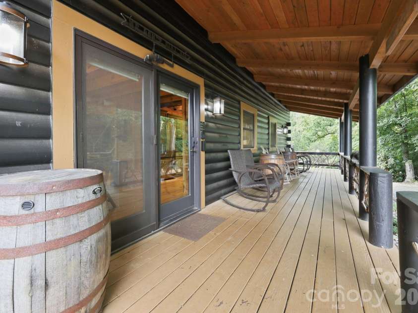 206 Hamlet Drive, Burnsville, NC 28714.  MLS# CAR4399818, YatesRealty ID 38687. 